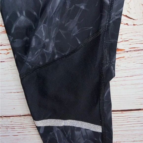 Sweaty Betty Zero Gravity HR 7/8 Running Leggings Black/Gray Marble Tie Dye Sz S - Picture 8 of 10